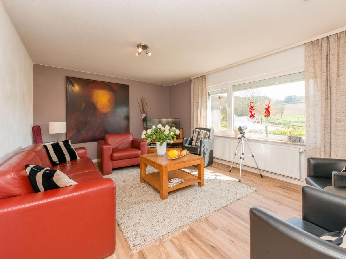 Modern Holiday Home Near River In Amelgatzen Emmerthal Room photo